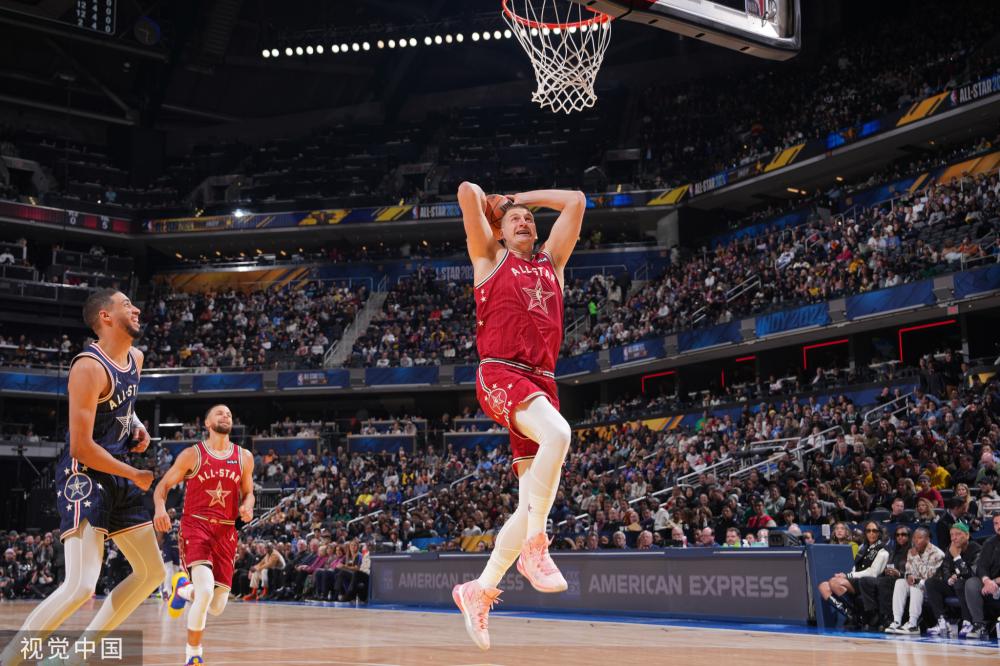 更是年轻一 更是年轻一