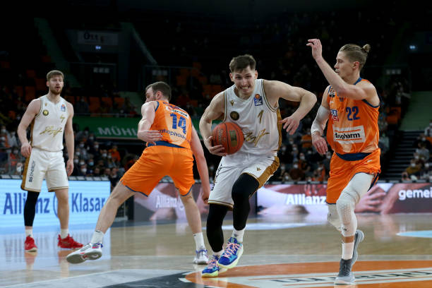 争夺冠军的 争夺冠军的